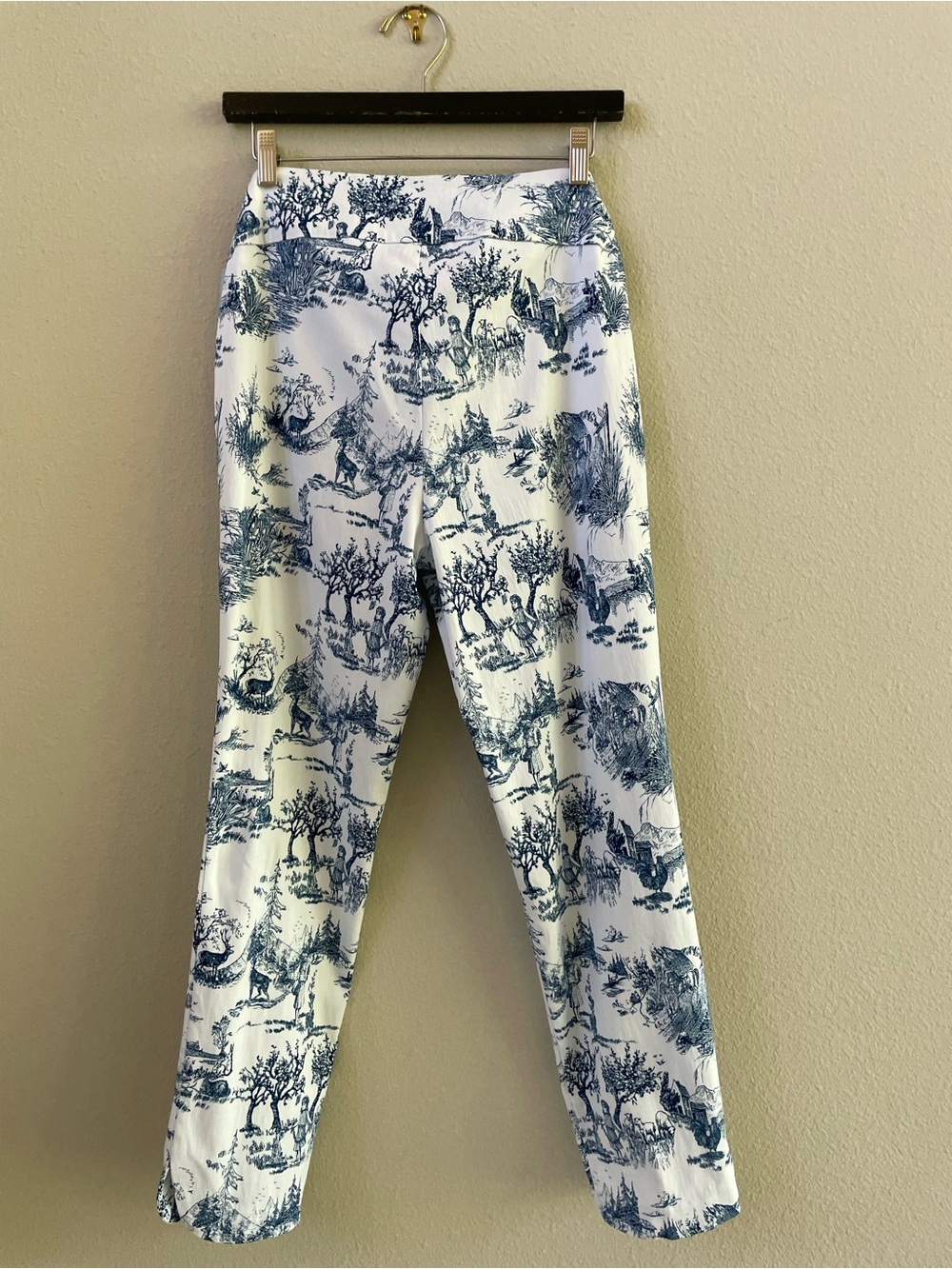 Soft Surroundings Blue / White Toile Print Stretch Pants Size M - Picture 2 of 5